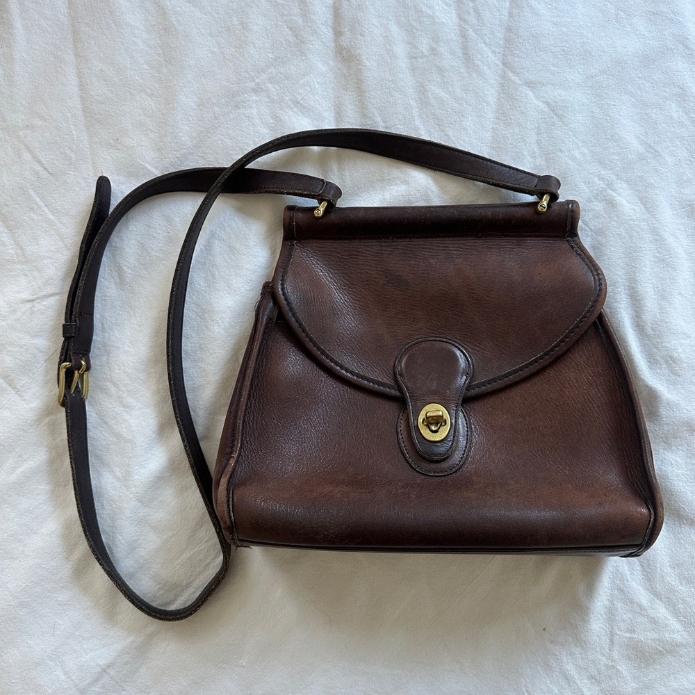 Vintage coach Willis top handle bag in dark brown!